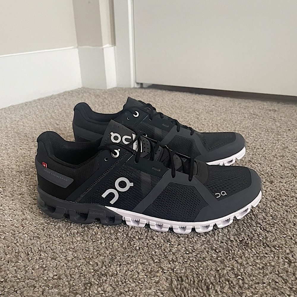 On Running, Cloudflow, Black/Grey, size 10 women or 8.5 men
